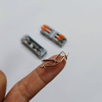 Đầu Nối Điện Nhanh 2 Dây 4 Lỗ. Có thể dùng lại nhiều lần.