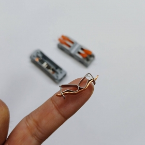 Đầu Nối Điện Nhanh 2 Dây 4 Lỗ. Có thể dùng lại nhiều lần.